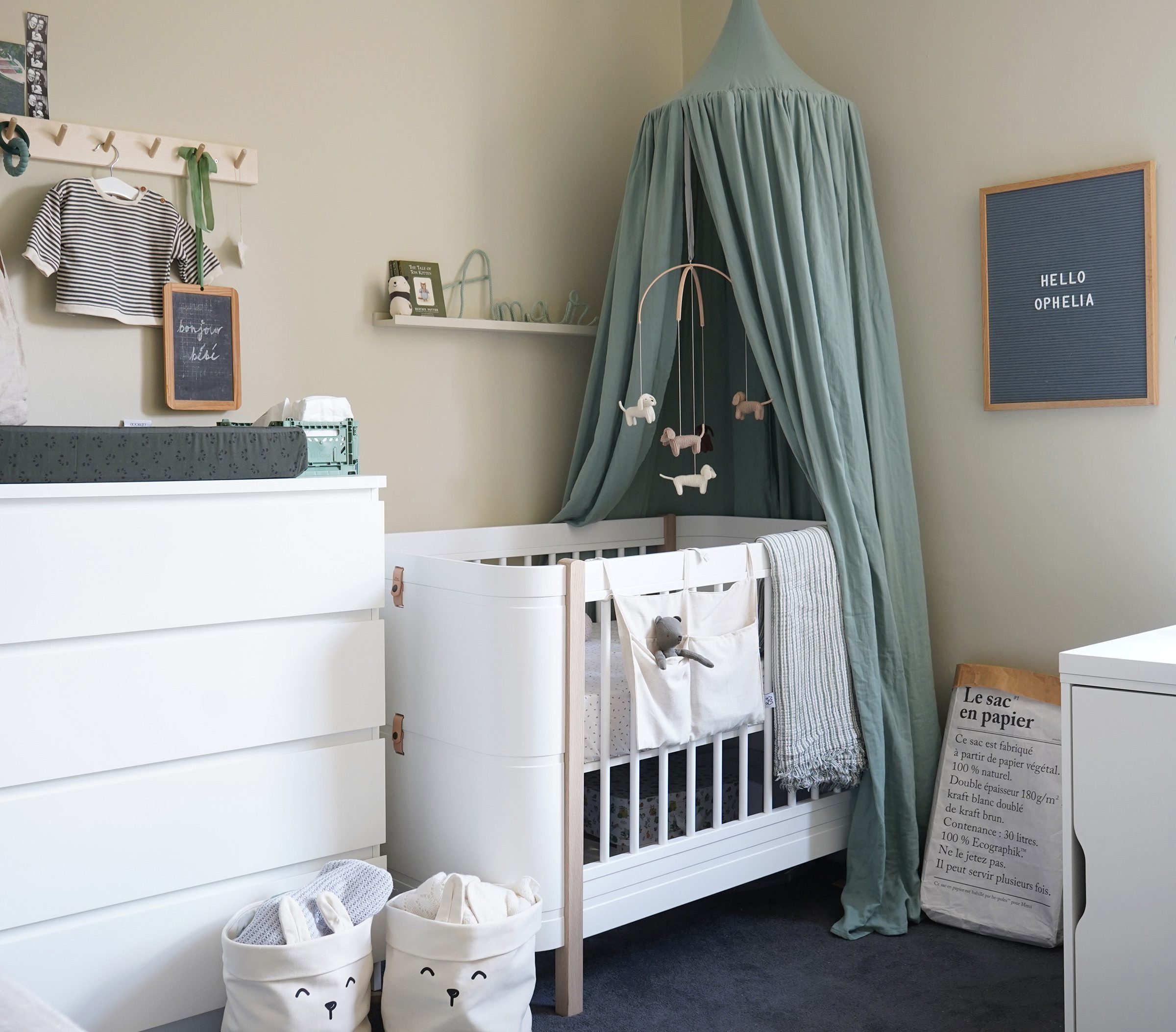 simple baby room