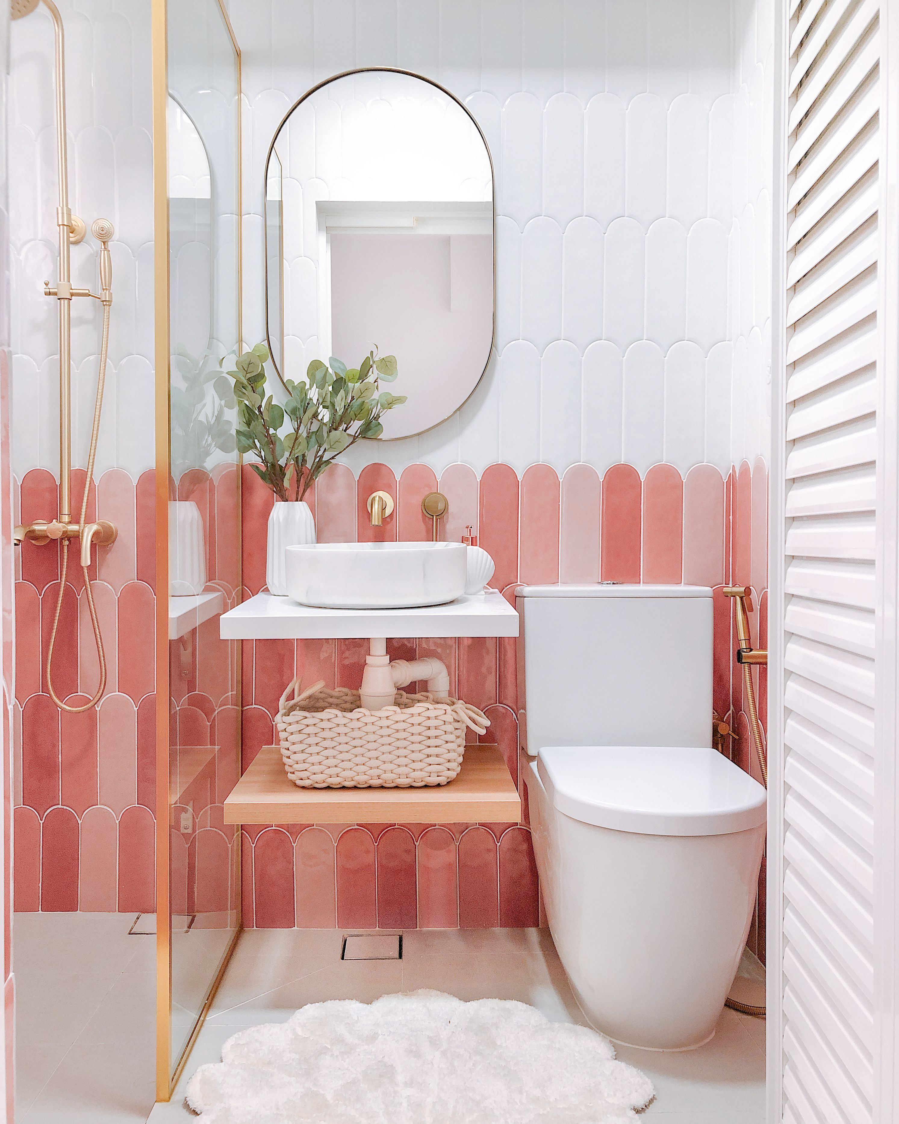 simple and small bathrooms