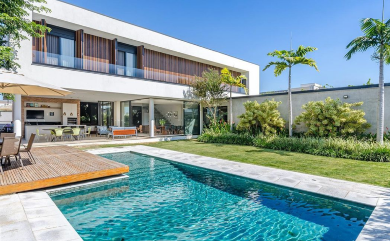 Casas com Piscinas