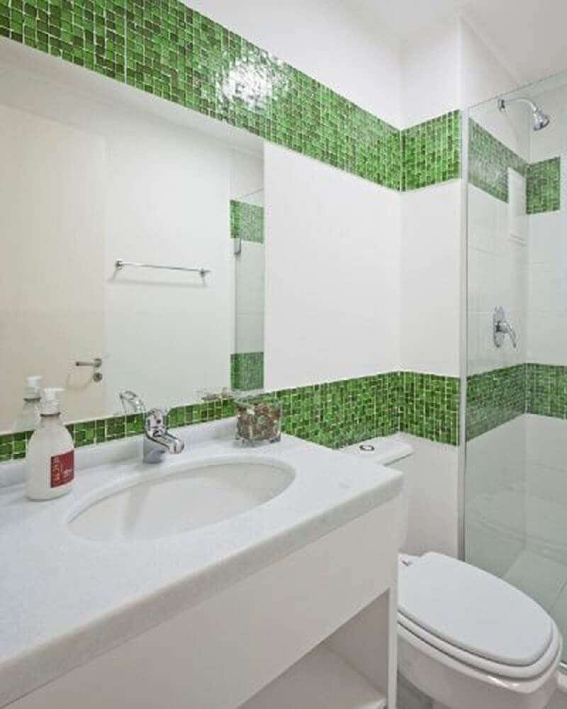 decoracao-de-banheiro-com-pastilha-de-vidro