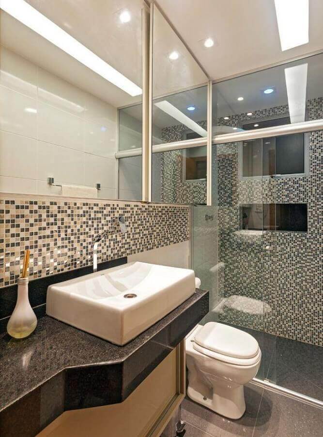 decoracao-de-banheiro-com-pastilha-de-vidro