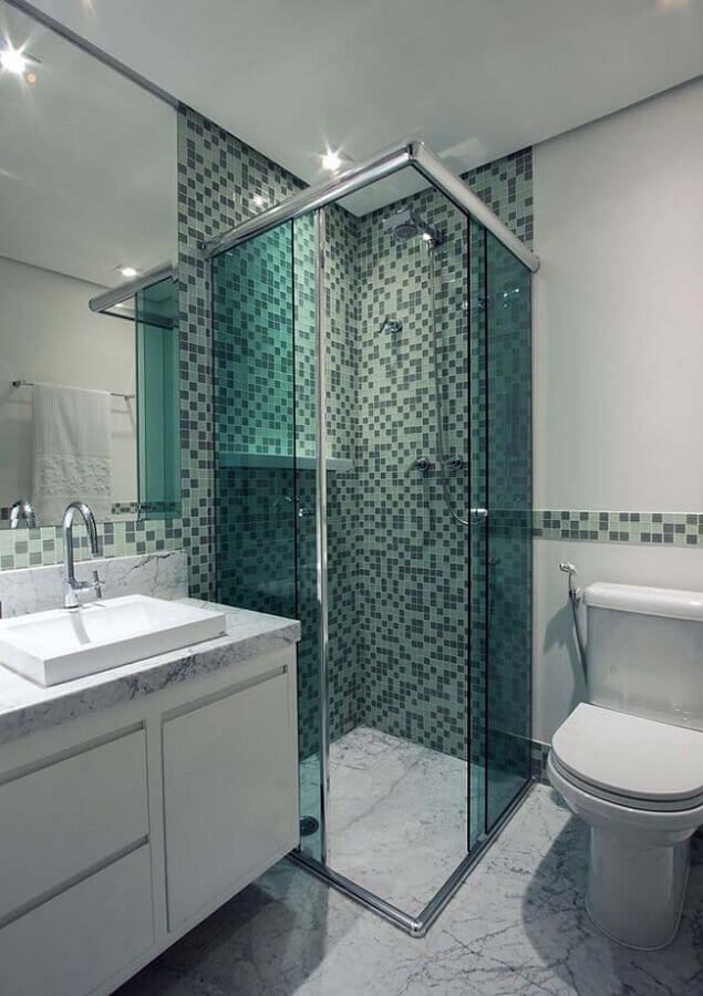 decoracao-de-banheiro-com-pastilha-de-vidro