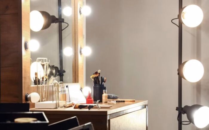 Como escolher a iluminação para o espelho de maquiagem