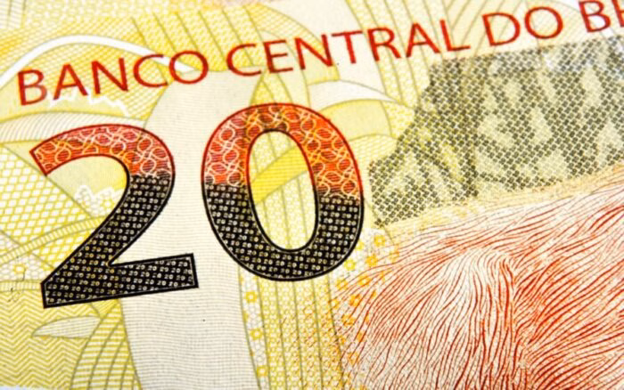 Ferramenta de R$20 que baniu a furadeira e o prego de casa