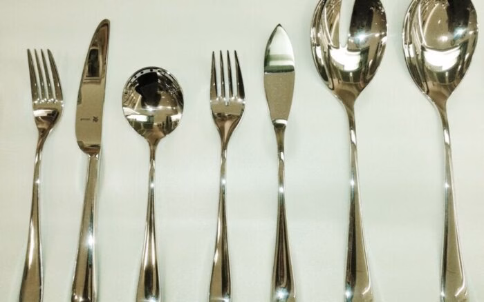 O ingrediente de R$ 2 que ressuscita talheres e humilha a prata