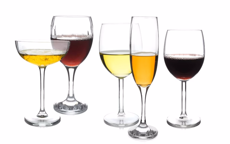 Qual taça escolher, seja para vinho, cerveja, suco, água; a verdade seja dita