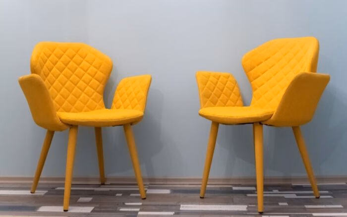 Top 6 modelos de cadeiras para ter dentro de casa e arrasar