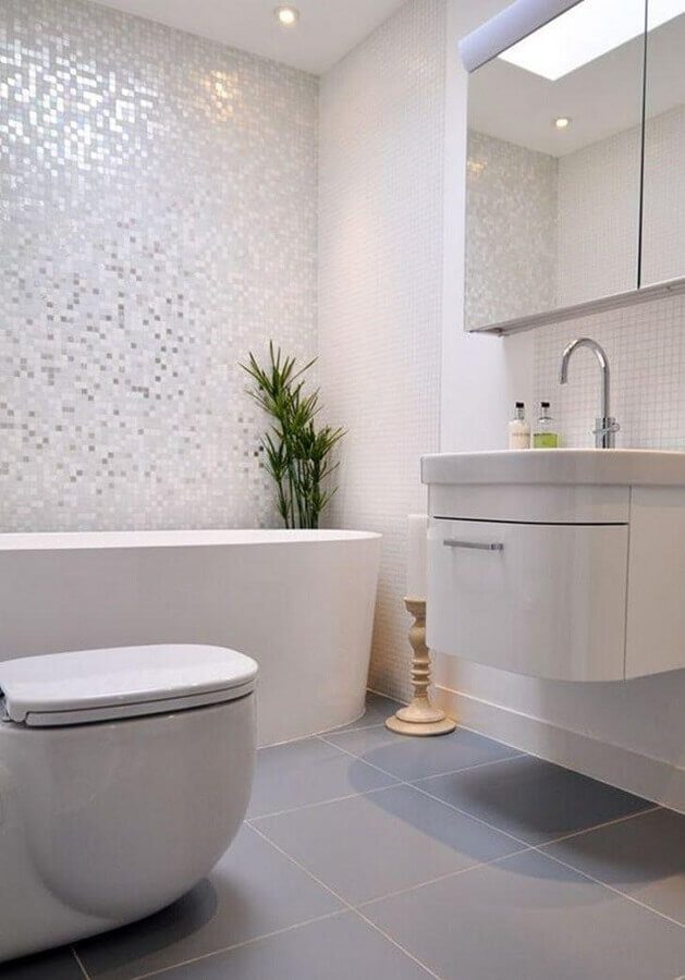 decoracao-de-banheiro-com-pastilha-de-vidro