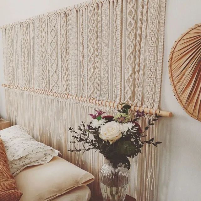 Cabeceira Estofada com Detalhes em Macramê: Artesanal e Relaxante - detalhe