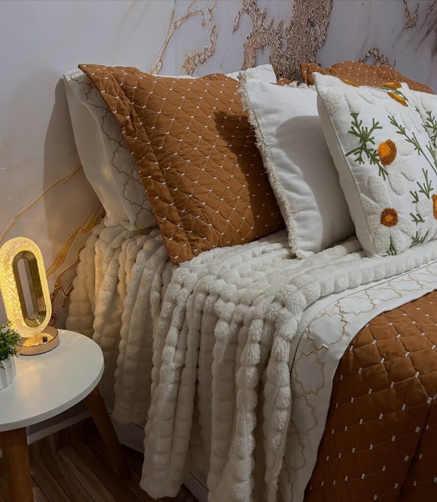 Cama Posta Boho Chic com Texturas Naturais - inspiração
