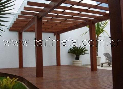 Cobertura de Pergolado com Tecido Estampado e Almofadas Coloridas - inspiração