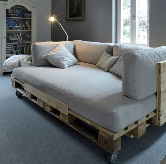 Sofá de Pallet: Rusticidade com Proteção Extra! - ideia