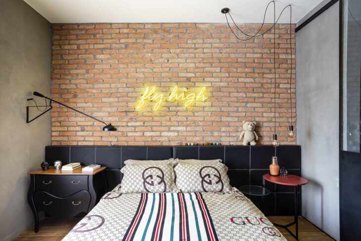 Quarto Masculino Industrial com Concreto Aparente e Acento em Cobre - inspiração