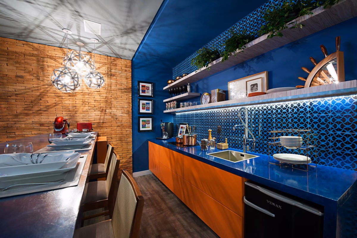 Cozinha com Iluminação Neon: Modernidade e Atitude - detalhe