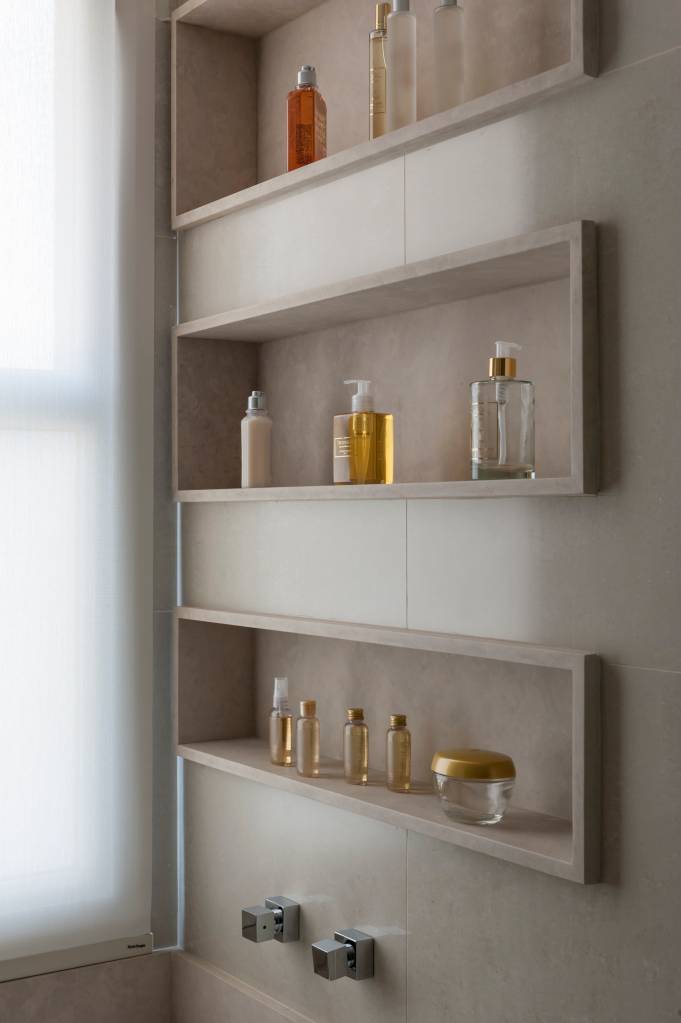 Nichos Esculpidos na Parede: Integração Perfeita e Elegância Sutil - detalhe