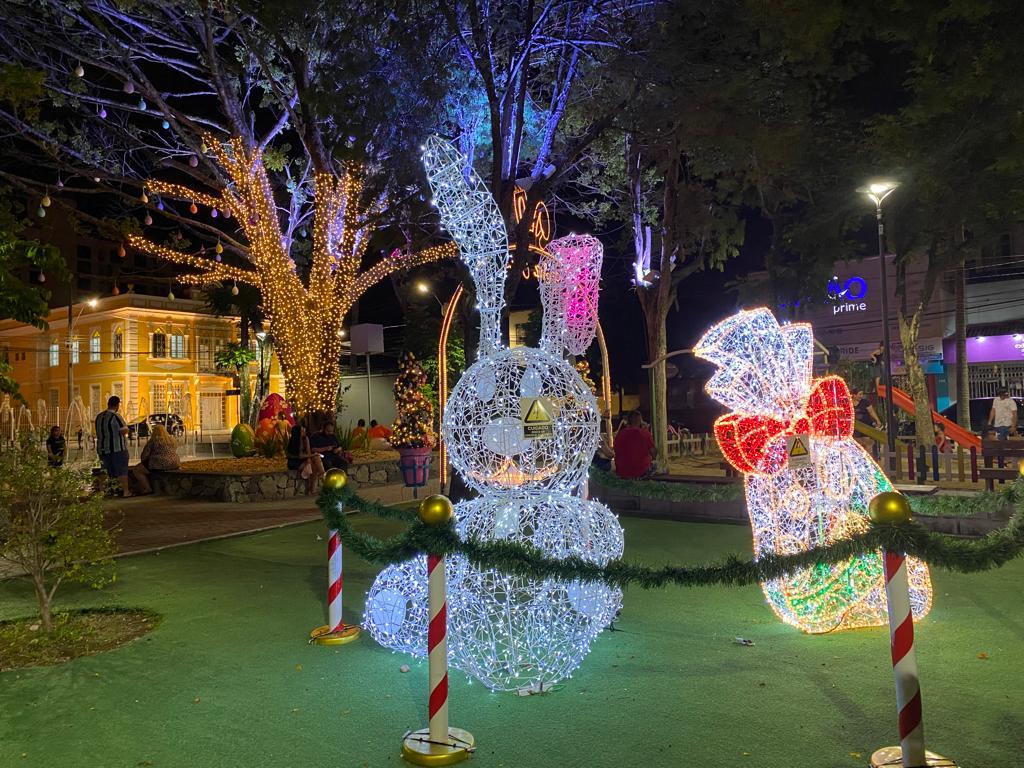 Decoração de Páscoa Iluminada: Aconchego e Magia com Lanternas e Luzes Quentes - ideia