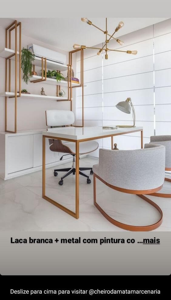 Home Office Elegante com Detalhes em Dourado e Cobre - inspiração