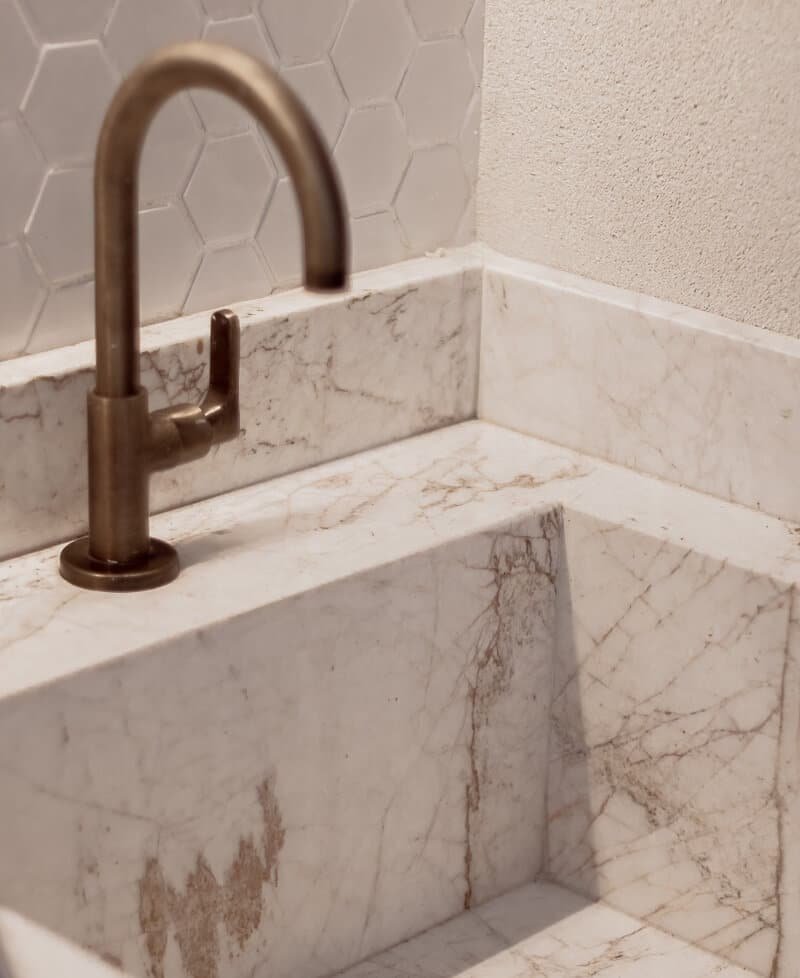 Mármore Branco Esculpido: Detalhes Artísticos que Fazem a Diferença - ideia