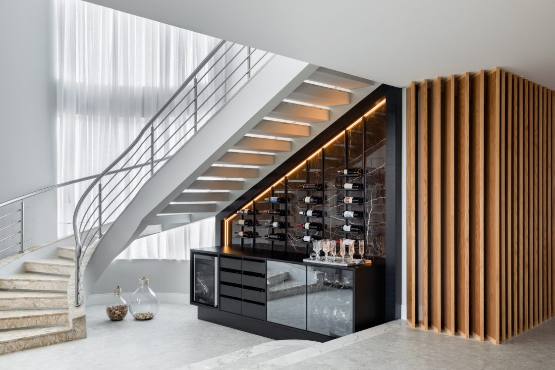 Aproveitando Espaços: Adega Escada - ideia