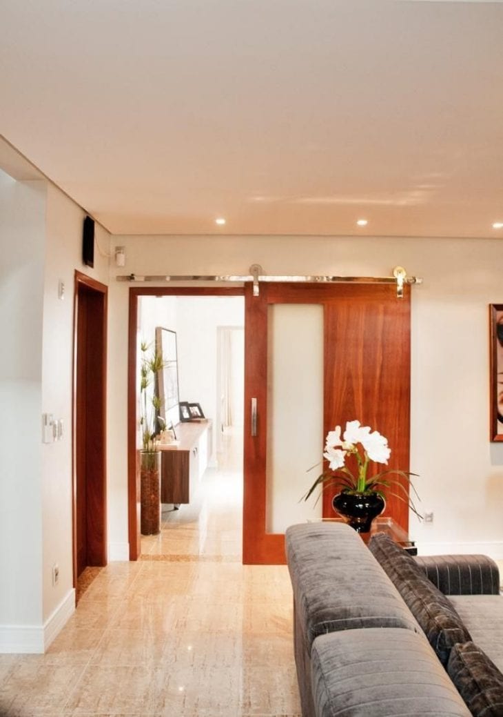 Porta de Correr com Quadro Negro: Liberdade para Criar e Personalizar - detalhe