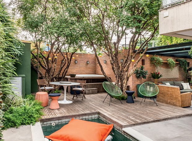 Iluminação Aconchegante com Cordão de Luz e Varal de Fotos - detalhe