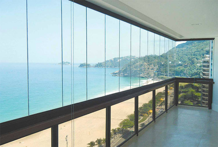 Sacada de Vidro e Iluminação Estratégica: Ambientes Mágicos à Noite - inspiração