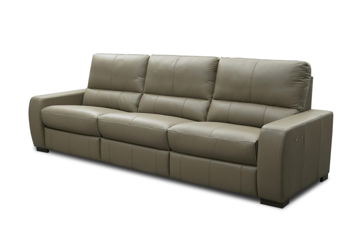 Sofá de Couro com Manta de Tricô: Conforto Extra para os Dias Frios - detalhe