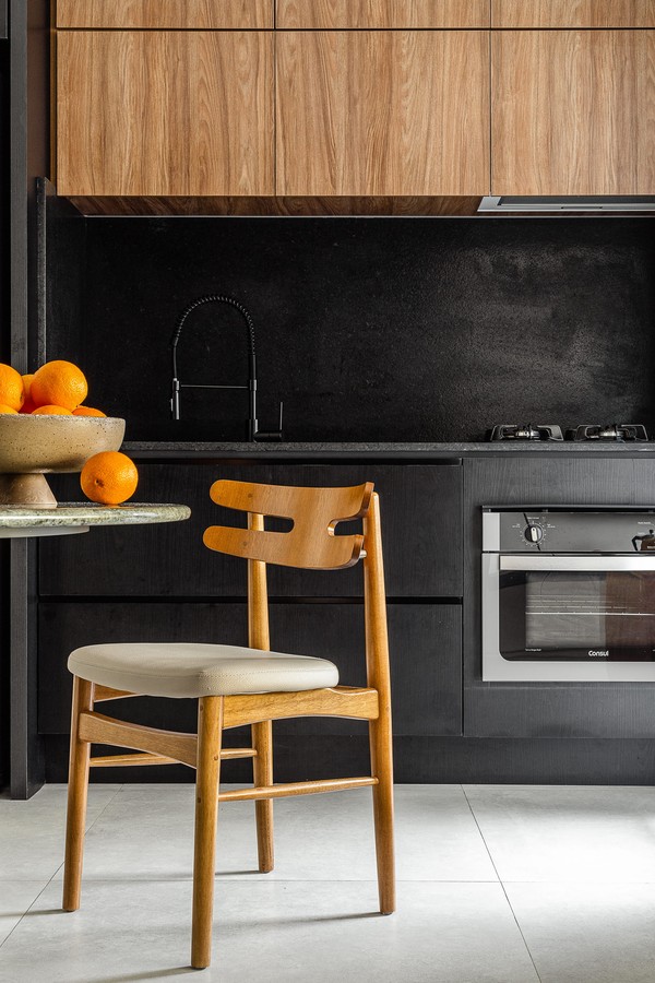 Com Acabamento Escovado: Textura Suave e Visual Aconchegante para Cozinhas - detalhe