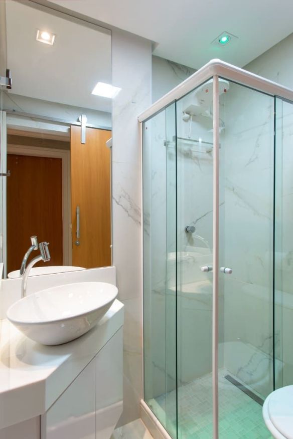 Banheiro Pequeno Decorado com Box de Canto Arredondado: Ganho de Espaço Inteligente - detalhe