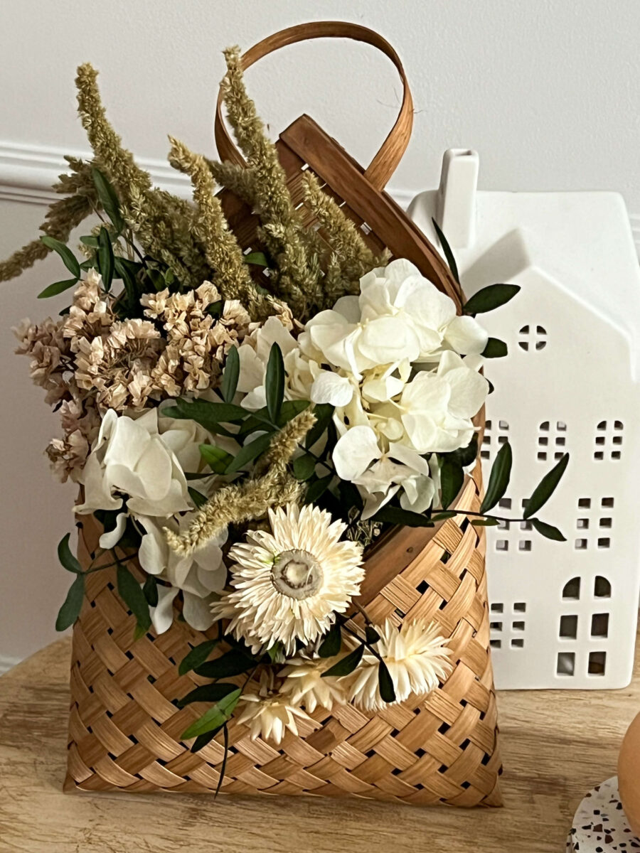 Cestos de Vime Decorados com Flores Secas - detalhe