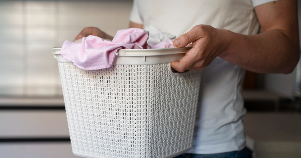 Cesto de Roupa com Apliques de Renda e Bordado Inglês: Delicadeza em Cada Detalhe! - inspiração