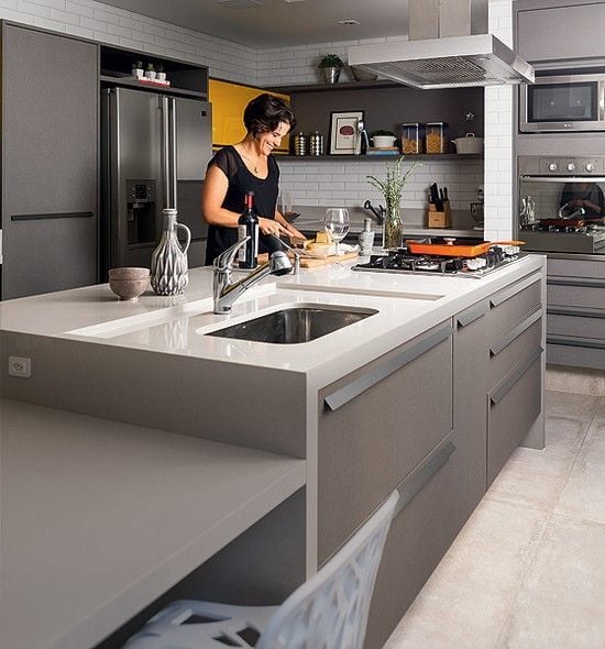 Ilha com Revestimento em Aço Inox e Design Industrial: Para Amantes de um Estilo Moderno e Despojado - inspiração