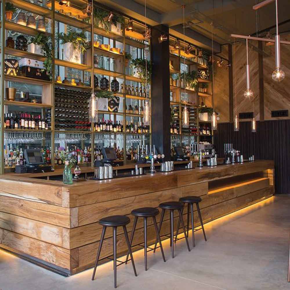 Aconchego Rústico: Bar com Pallets e Detalhes em Ferro Envelhecido - detalhe