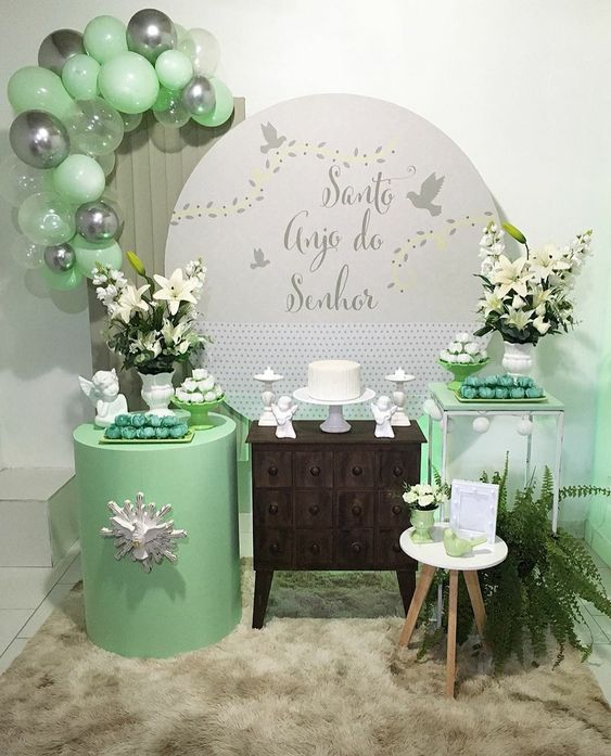 Decoração de Batizado com Fotos: Uma História de Amor e Fé - inspiração