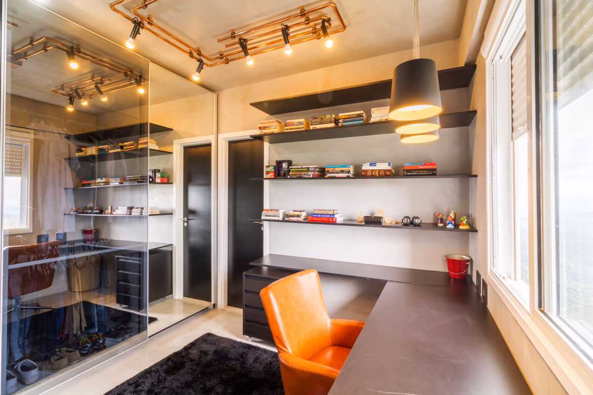 Home Office Funcional com Detalhes em Cobre: Sofisticação e Modernidade - ideia