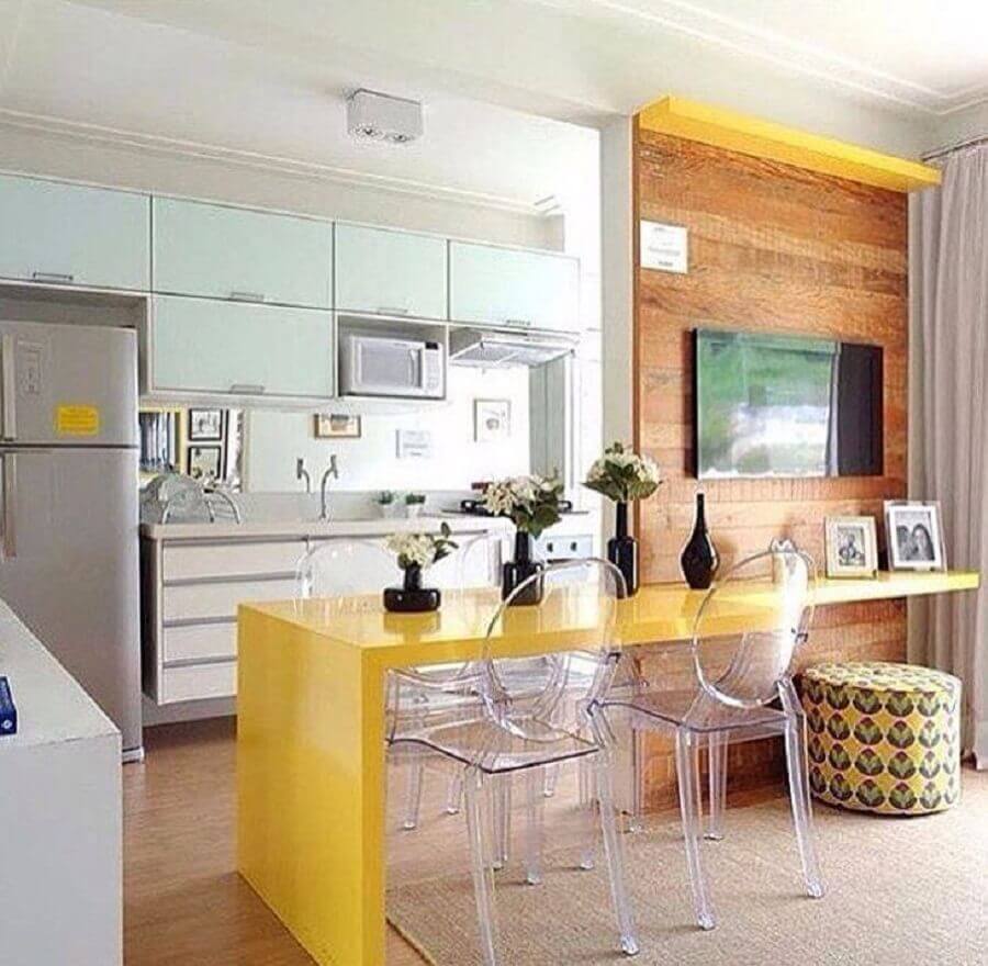 Mesa com Cadeiras Transparentes: Amplie o Espaço com Elegância! - ideia