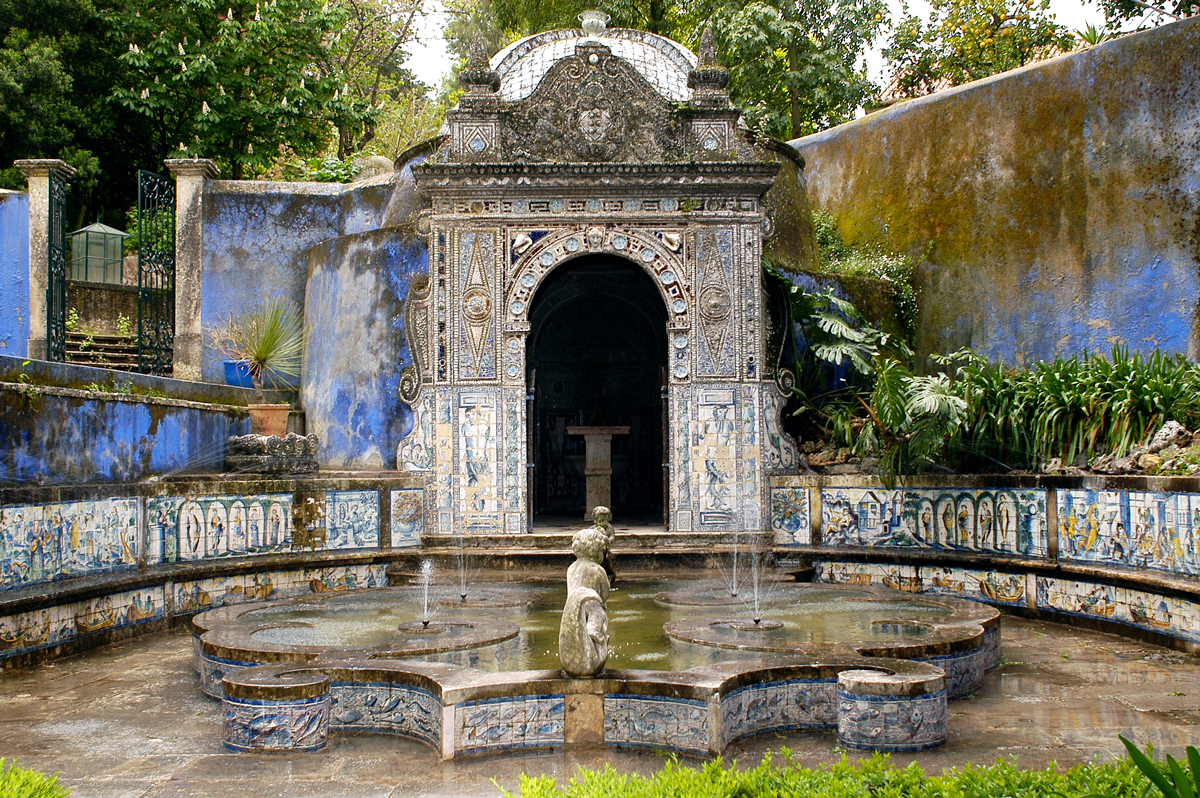 Fonte de Parede Revestida em Azulejos Portugueses - inspiração