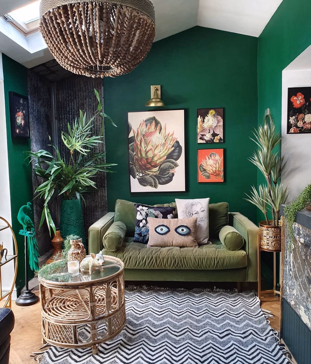 Sofá Verde Esmeralda com Texturas Naturais: A Natureza Dentro de Casa - ideia