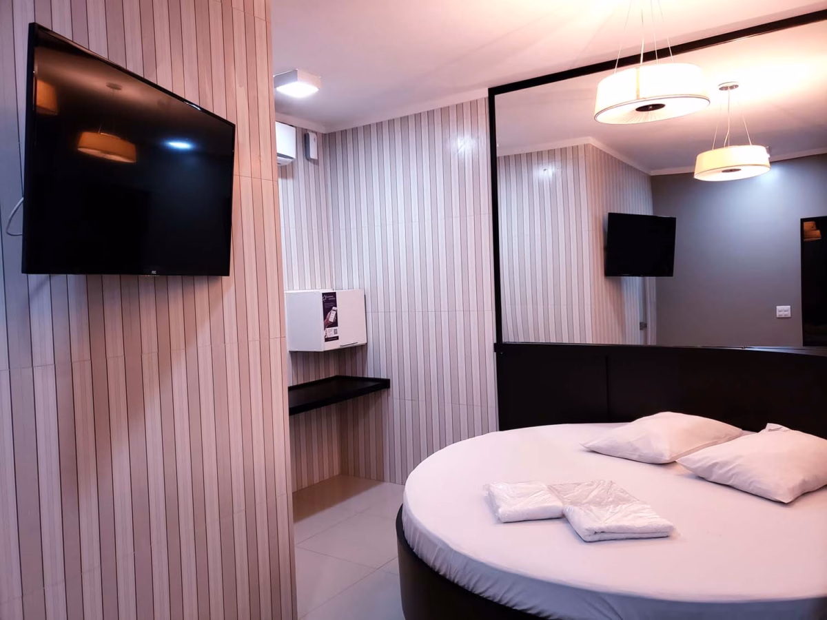 Suíte com Cama Redonda e Design Arrojado - detalhe