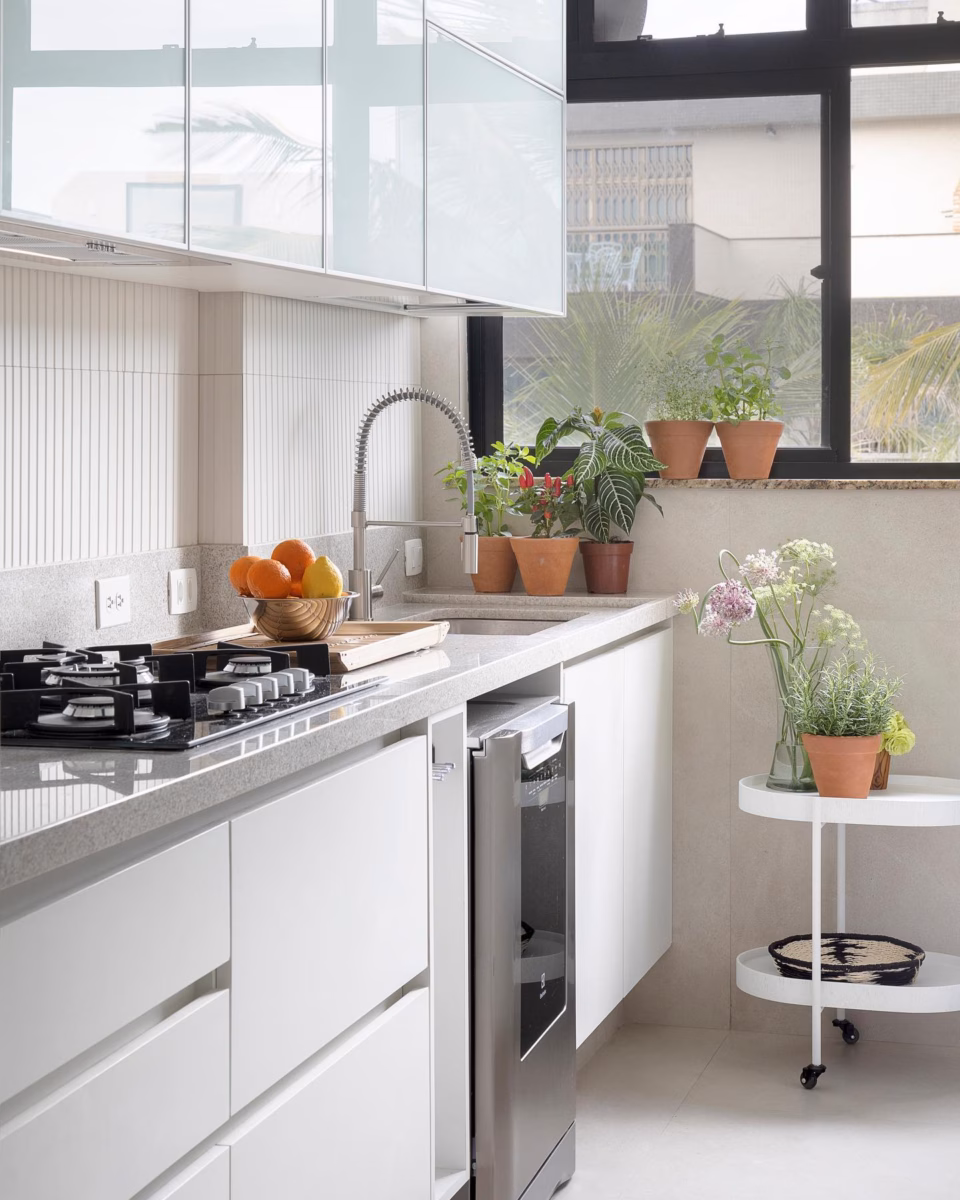 Horta Vertical: Frescor e Vida na Sua Cozinha - ideia