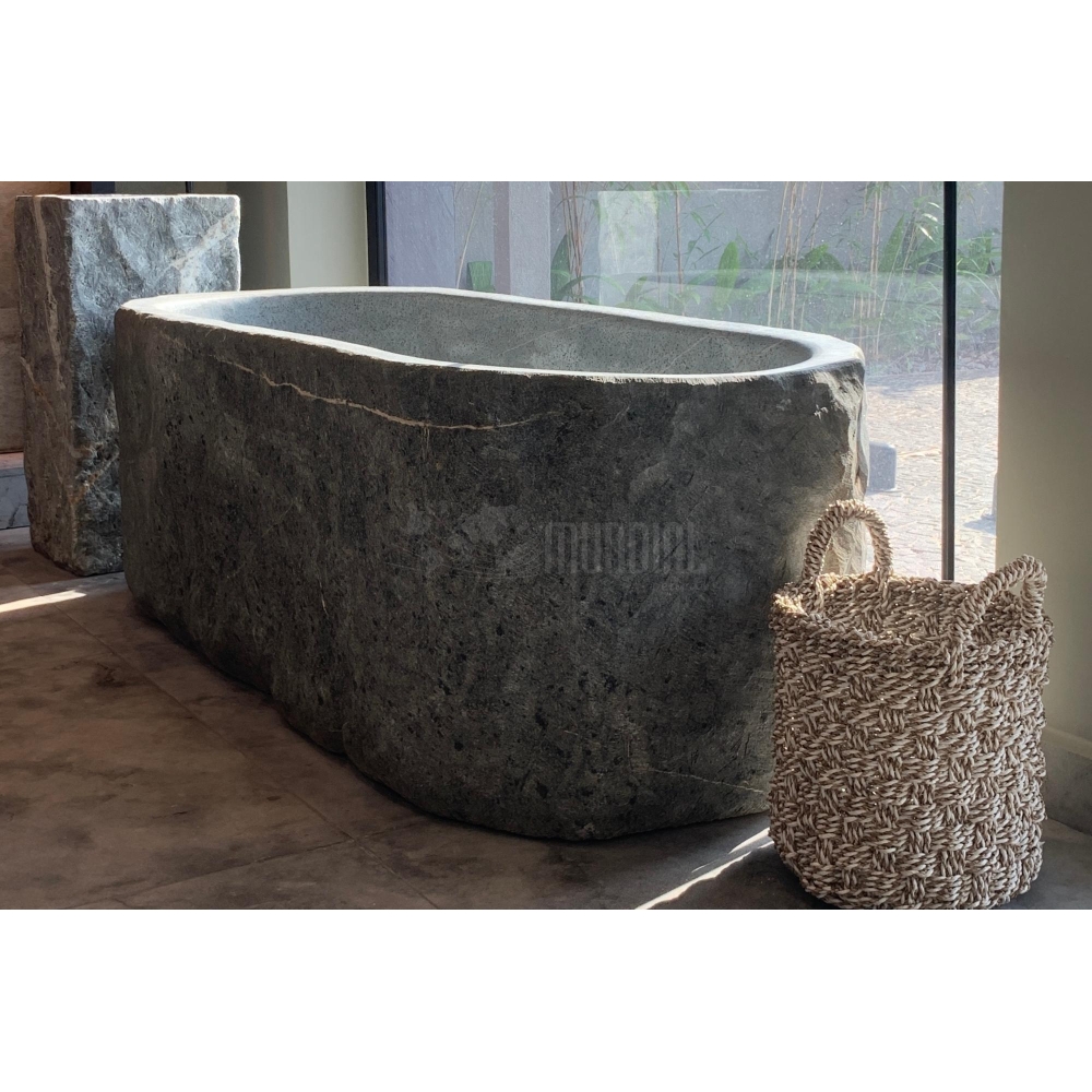 Banheira de Imersão Rústica: Conexão com a Natureza e Texturas Naturais - inspiração