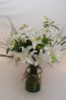 Natureza Morta Moderna: Lírios Combinados com Frutas da Estação - inspiração