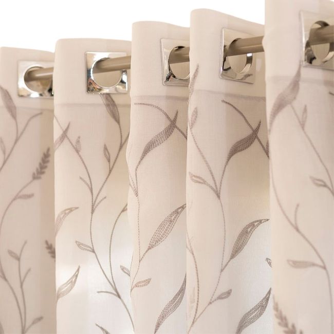 Cortinas de Voal com Bordados Sutis: Delicadeza e Luminosidade - detalhe