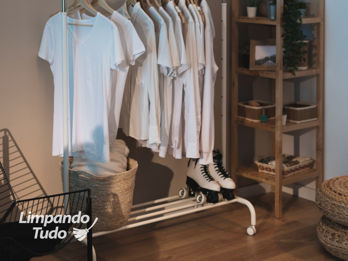 Cabides Padronizados: Uniformidade Visual e Economia de Espaço - ideia