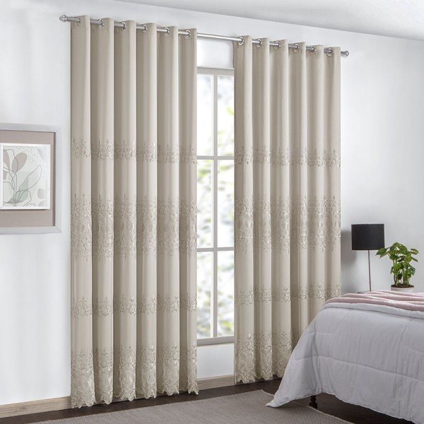 Cortinas de Voil com Detalhes Bordados: Delicadeza e Charme - detalhe
