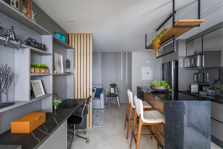 Cozinha Corredor com Jardim Vertical Suspenso - inspiração