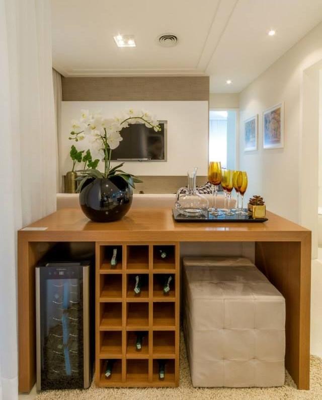 Mini Bar Sofisticado: Transforme Seu Rack em um Espaço de Degustação - detalhe