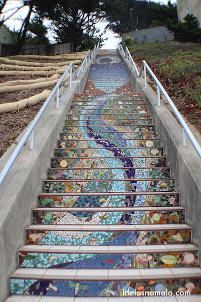 Degraus Coloridos em Tons Vibrantes: Uma Explosão de Alegria - ideia