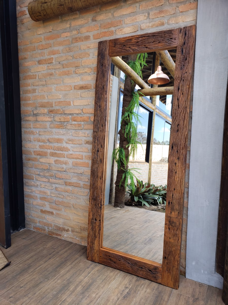 Elegância Rústica: Espelhos com Moldura de Madeira Demolição - ideia