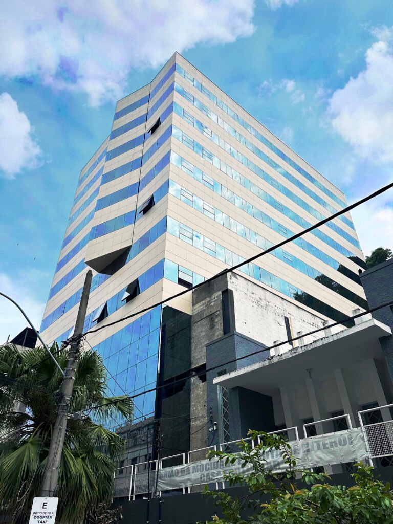 Fachada Ventilada de Vidro: Eficiência Energética e Design Sustentável - inspiração